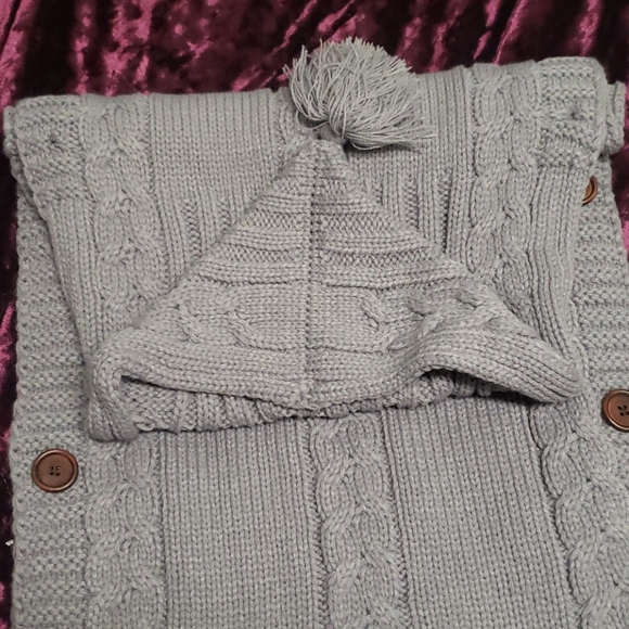 NWT Gray Baby Snuggie - Picture 5 of 5